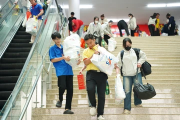 Nhiều phường ở TP.HCM chung tay lo Tết cho người khó khăn