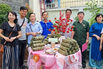 Tết ấm từ nồi bánh tét đến xóm trọ công nhân