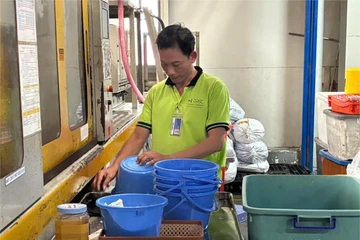 TP.HCM: Hàng nghìn công nhân được nhận lì xì, nhà máy rộn ràng sau Tết