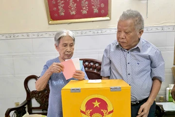 Thùng phiếu lưu động đến với những cử tri đặc biệt ở TP.HCM