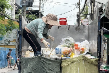 Tiền rác tháng 13: Sự sẻ chia quý giá hơn những tính toán rạch ròi