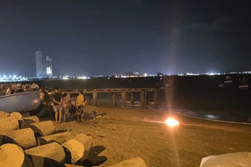 Khánh Hòa: Huy động nhiều lực lượng tìm kiếm bé trai 9 tuổi bị sóng cuốn mất tích