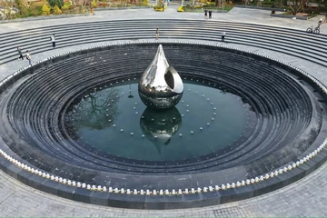 'Giọt nước' tưởng niệm nạn nhân COVID-19: Nơi nước mắt hóa thành trái tim sẻ chia