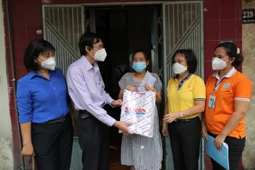 PNJ ủng hộ 3 tỉ đồng tiếp sức cho các thai phụ khó khăn vượt cạn