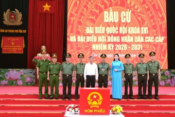 Video: Hàng ngàn công an TP Cần Thơ bầu cử sớm