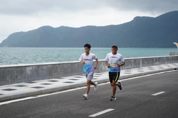 Hàng trăm VĐV tham gia giải 'Chạy bộ vì rùa biển' tại Côn Đảo