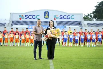 Giám đốc Đài truyền hình Bà Rịa- Vũng Tàu nhận Kỷ niệm chương “Vì sự nghiệp bóng đá Việt Nam”