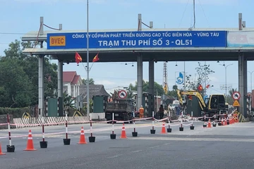 TP.HCM: Tháo dỡ trạm thu phí T3 trên Quốc lộ 51