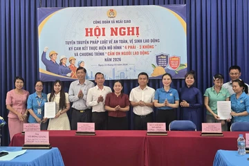 TP.HCM: Hàng trăm đoàn viên, người lao động ký cam kết thực hiện Mô hình '4 Phải – 3 Không'