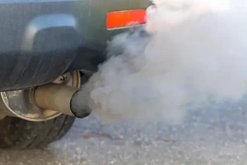Cách nhận biết vấn đề động cơ qua màu khí thải ô tô