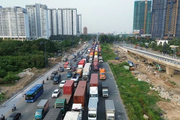 Bến xe, cửa ngõ TP.HCM ‘nóng’ từ chiều cuối năm 