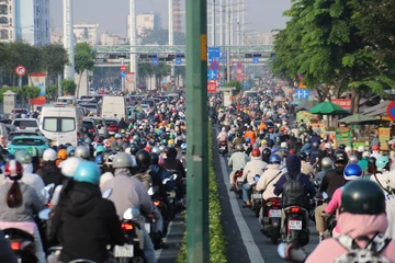 Ngày làm việc đầu năm, đường phố TP.HCM ken đặc phương tiện, ùn ứ khắp nơi