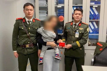 Nữ hành khách bỏ quên túi đựng bông tai, nhẫn... bằng vàng trị giá 100 triệu ở sân bay