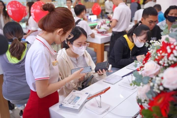 4 mẫu smartphone cao cấp giảm giá mạnh dịp cuối năm