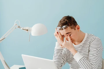 Mỏi mắt vì điện thoại, hãy thử ngay quy tắc 20-20-20