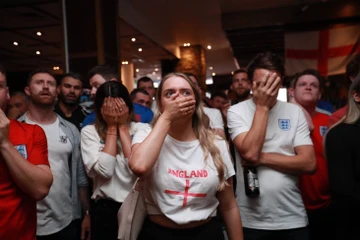 Bóng đá Anh… lãnh đủ