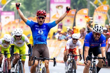 Clip Nguyễn Văn Bình bắn hạ “tên lửa” Nick Kergozou