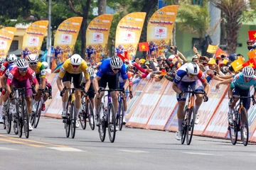 Nước rút quyết định, Patterson thắng kịch tính áo xanh Marchuk