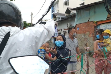 Mang ‘sữa 0 đồng’ đến với các em nhỏ khó khăn ở TP.HCM