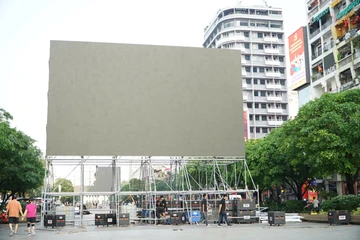 TP.HCM lắp 6 màn hình LED tại phố đi bộ Nguyễn Huệ xem U23 Việt Nam