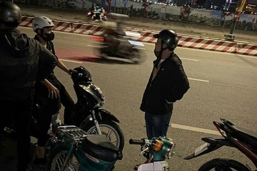 TP.HCM: Bắt nhóm thanh niên giả danh cảnh sát hình sự chặn xe trấn lột tiền