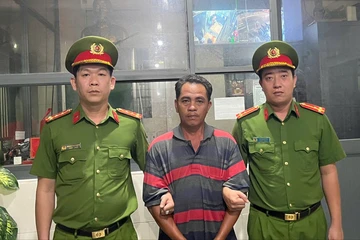 Video: Nghi can khai dùng ghế nhựa đánh CSGT là 'để giải cứu anh trai'