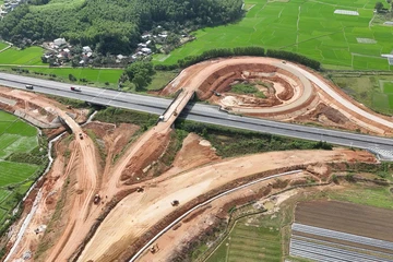 Cao tốc thông xe 8 năm, nút giao với Dung Quất chưa hẹn ngày về đích