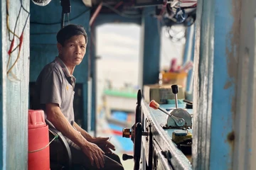 Ngư dân Quảng Ngãi mong chờ dầu ‘hạ nhiệt’ để vươn khơi 