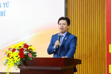 GS-TS Đỗ Văn Đại nhận Huân chương Cành cọ Hàn lâm của Pháp