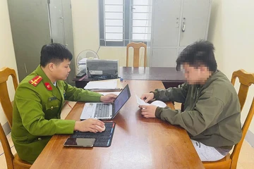 Sa vào đánh bạc online, thiếu niên 17 tuổi bị khởi tố