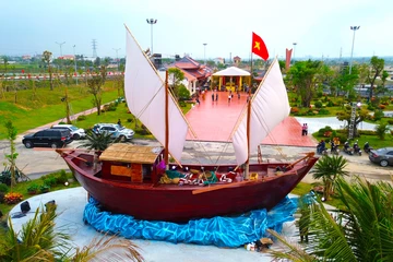 Tái hiện chiếc tàu không số đầu tiên ở bến phà Gianh