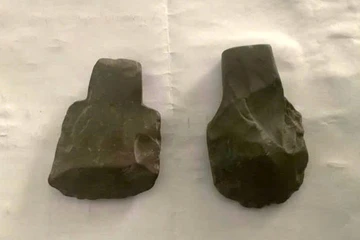 Phát hiện 5 rìu đá niên đại đến 8.000 năm tại một hang động ở Phong Nha – Kẻ Bàng