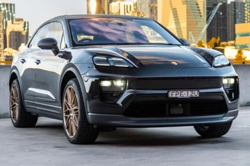 Thương hiệu ô tô hàng đầu thế giới lại quay về động cơ đốt trong