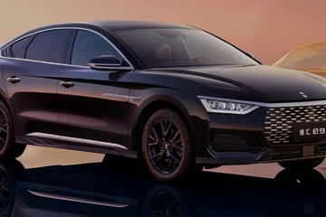 Chiếc ô tô này đẹp như Toyota Camry nhưng có giá bằng 5 xe máy Honda SH