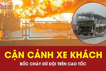 Xe khách giường nằm bốc cháy dữ dội trên cao tốc