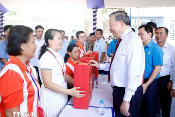 Tổng Bí thư, Chủ tịch nước Tô Lâm động viên công nhân, người lao động ở TP.HCM
