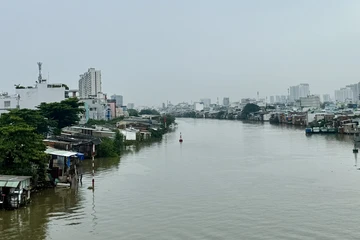 TP.HCM: Tỉ lệ nhà ven kênh xây dựng không phép ở mức cao