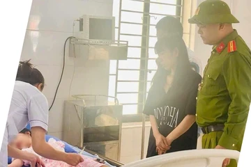 Công an dùng xe ưu tiên đưa bé 5 tuổi đi cấp cứu khi chờ phà ra Cát Bà
