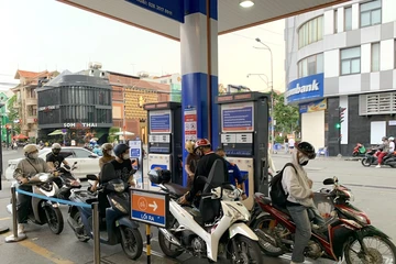 Phối hợp nhịp nhàng, đồng bộ nhiều giải pháp để hạ nhiệt giá xăng dầu