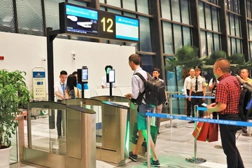 Nợ thuế 1 triệu đồng bị tạm hoãn xuất cảnh: Liệu có quá khắt khe?