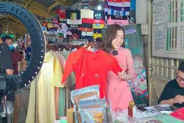 Áo dài đạt doanh thu hàng trăm tỉ trên sàn thương mại điện tử dịp Tết 2026