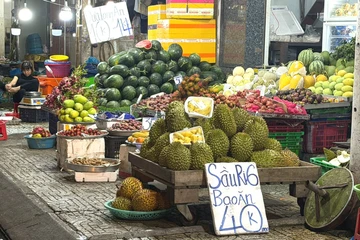 Người dân TP.HCM bất ngờ vì sầu riêng 'bao ăn' giá chỉ 40.000 đồng/kg