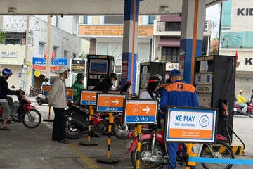 Ngày đầu tiên chỉ bán xăng E10, E5 ở TP.HCM ra sao?