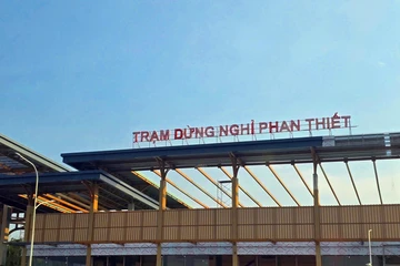 Cao tốc Vĩnh Hảo - Phan Thiết đường đã thông nhưng trạm dừng vẫn kẹt