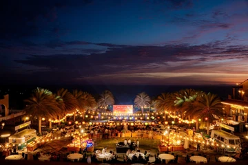 Du khách Campuchia đổ bộ Mũi Né: Thị trường tỉ đô đang thức giấc