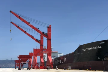 Đặt khu thương mại tự do cạnh sân bay hay cảng biển ở Lâm Đồng?