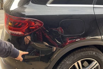 Từ vụ chủ xe Mercedes tố bị bẻ gương, đập kính: Xử lý sao khi bị xe chắn trước nhà?