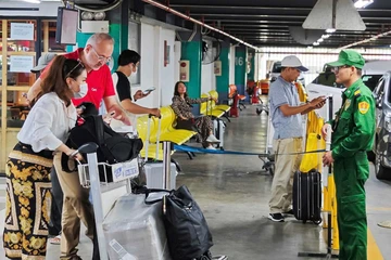 Lưu ý với kiều bào khi nhập cảnh sân bay Tân Sơn Nhất