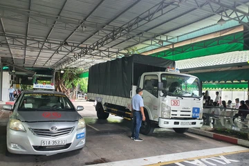 Đề xuất Trung tâm sát hạch lái xe phải có chỗ để xe, tủ đựng đồ và thiết bị chống gian lận