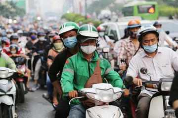 TP.HCM kiểm soát khí thải: Đã có 120 tài xế xe máy xăng chuyển sang xe điện